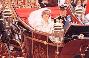 Charles und Diana in der Hochzeit Kutsche